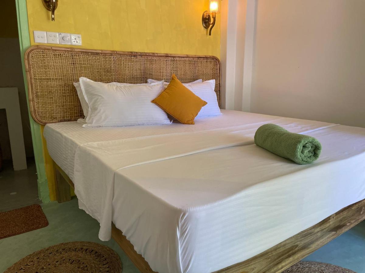Banana Surf House Hotel Arugam Bay Exterior photo