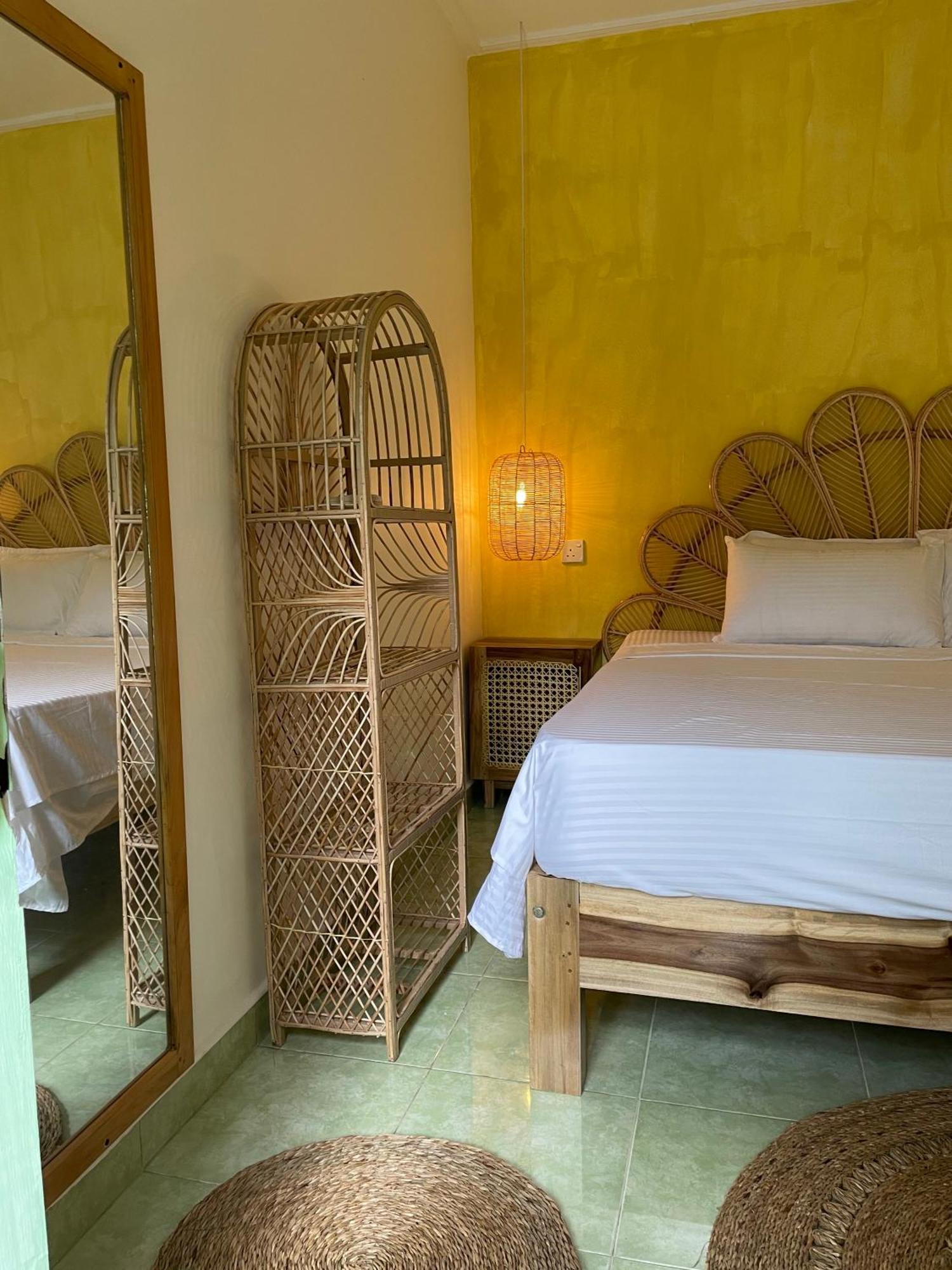 Banana Surf House Hotel Arugam Bay Exterior photo